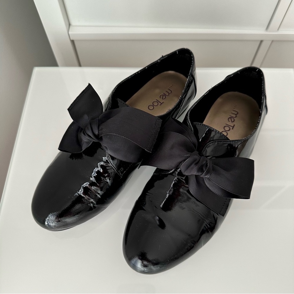 Me Too Black Patent Bow Lace-Up Flats